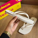 Chinelo de Dedo Moleca Detalhes da Marca 5552.200