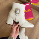 Bota Moleca Bico Quadrado Detalhe Fivela 5352.101