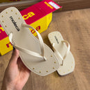 Chinelo De Dedo Moleca Grampos Dourados 5552.603